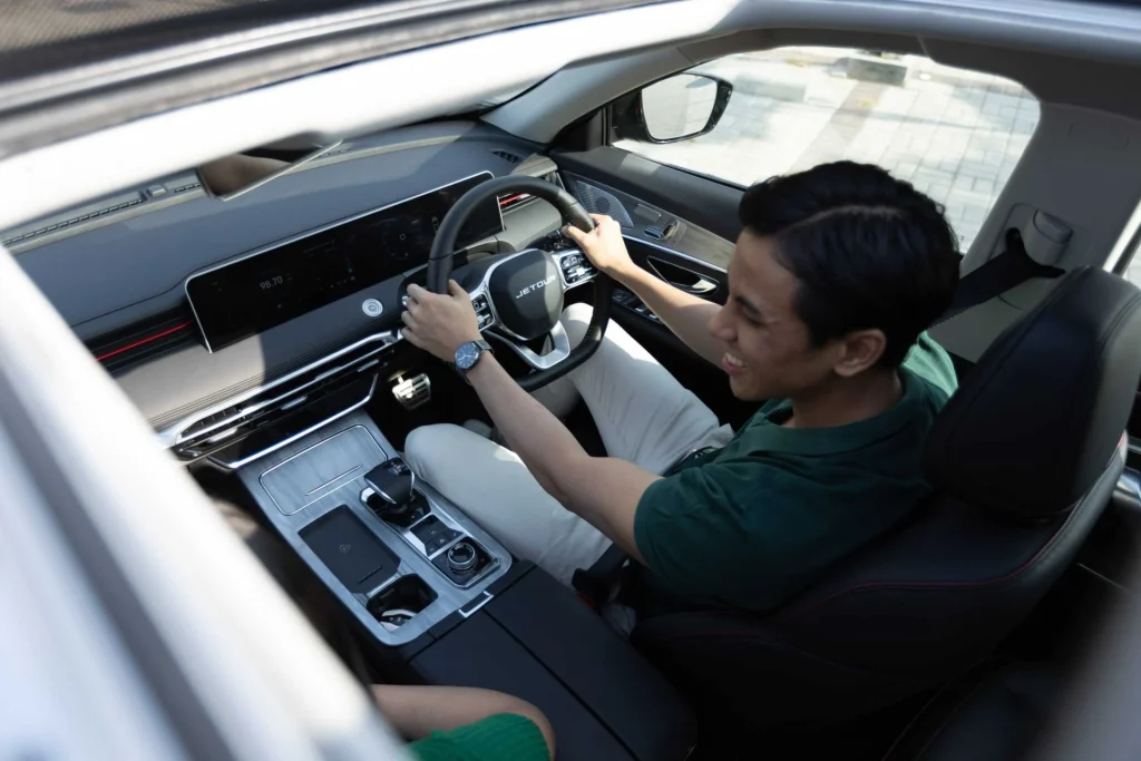 External environment sensing digital display screen